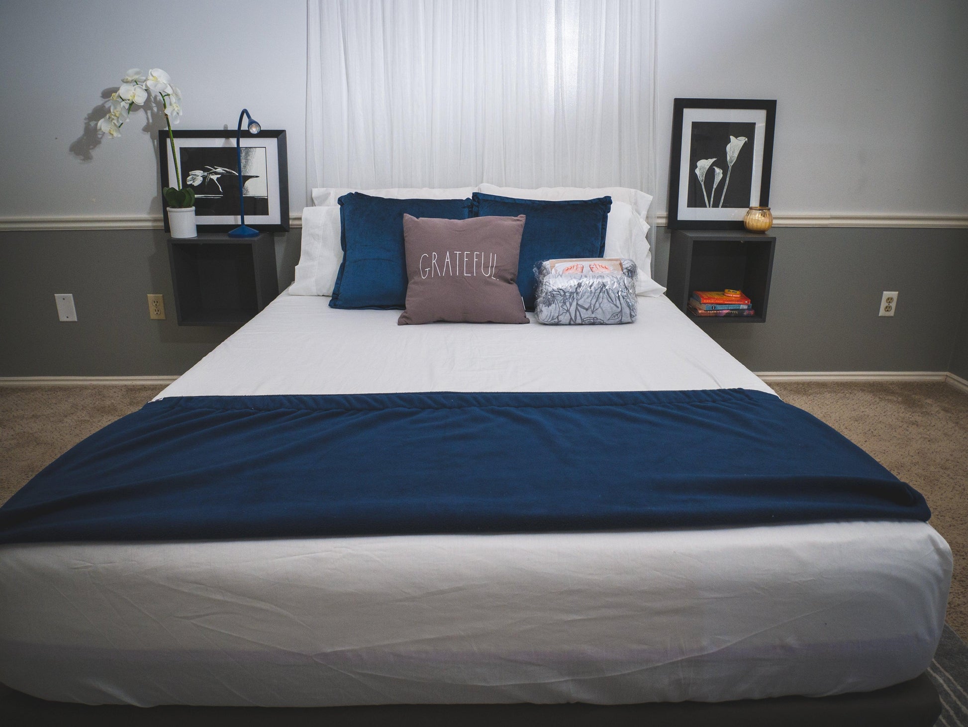 Sleep with the Queen Size Navy Blue TUCKER'D TOEBEE  and never sleep with cold feet